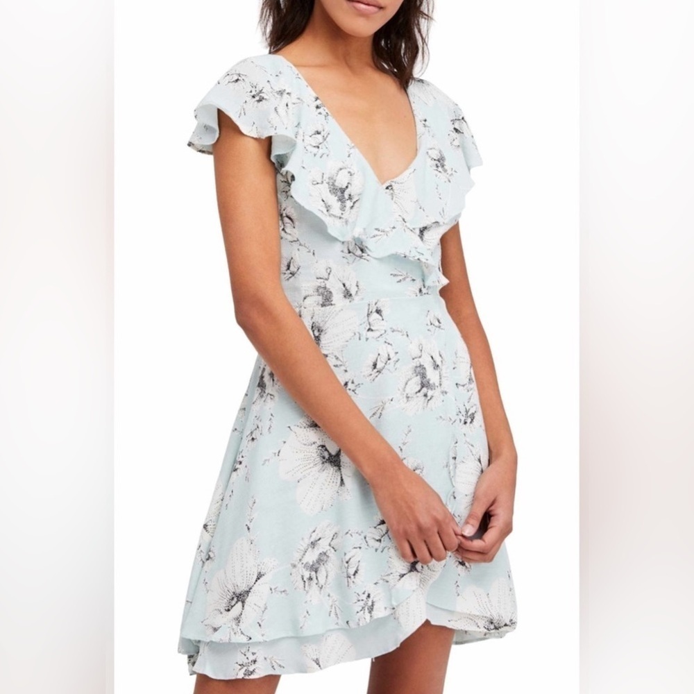 FREE PEOPLE NWOT Floral Ruffle Midi Wrap Dress in Light Blue and White, Size L